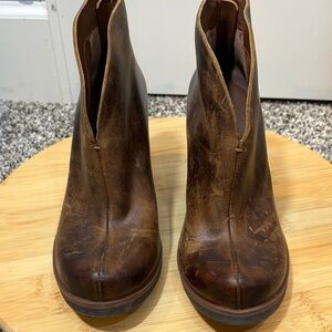 Korks Distressed Brown Ankle Booties